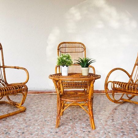 Villa Aurelia -Seafront Apartment With Patio Flumini di Quartu Eksteriør billede