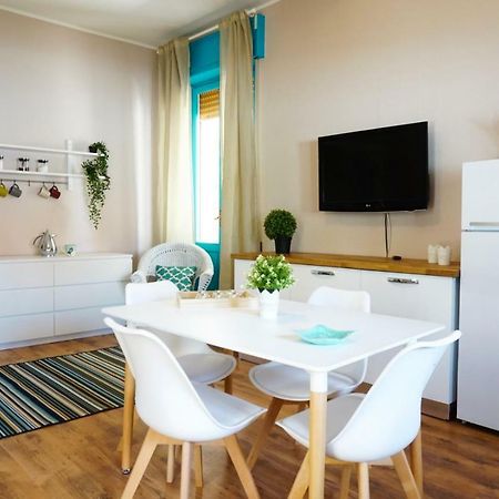 Villa Aurelia -Seafront Apartment With Patio Flumini di Quartu Eksteriør billede