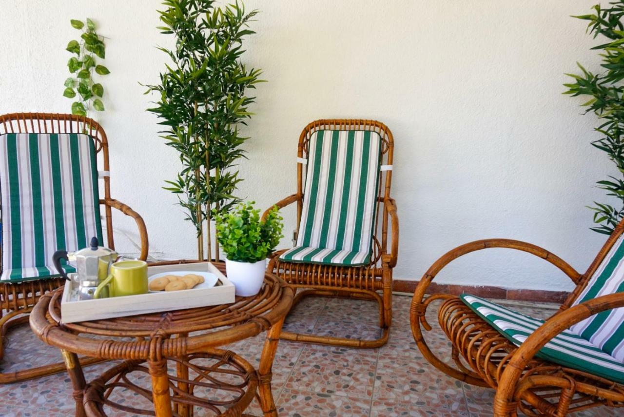 Villa Aurelia -Seafront Apartment With Patio Flumini di Quartu Eksteriør billede