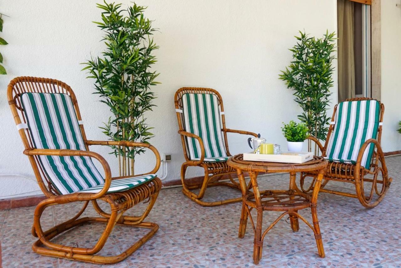 Villa Aurelia -Seafront Apartment With Patio Flumini di Quartu Eksteriør billede