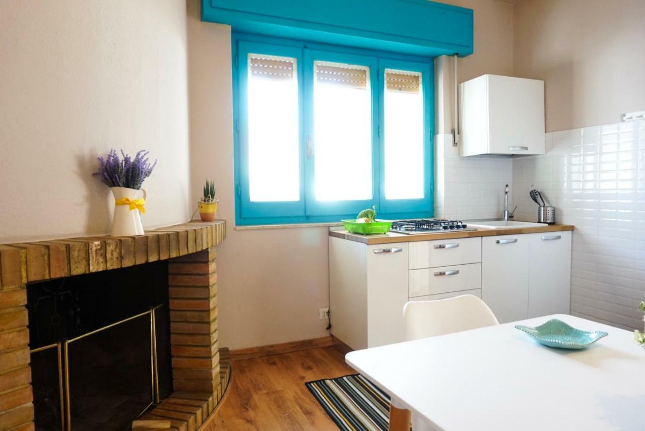 Villa Aurelia -Seafront Apartment With Patio Flumini di Quartu Eksteriør billede